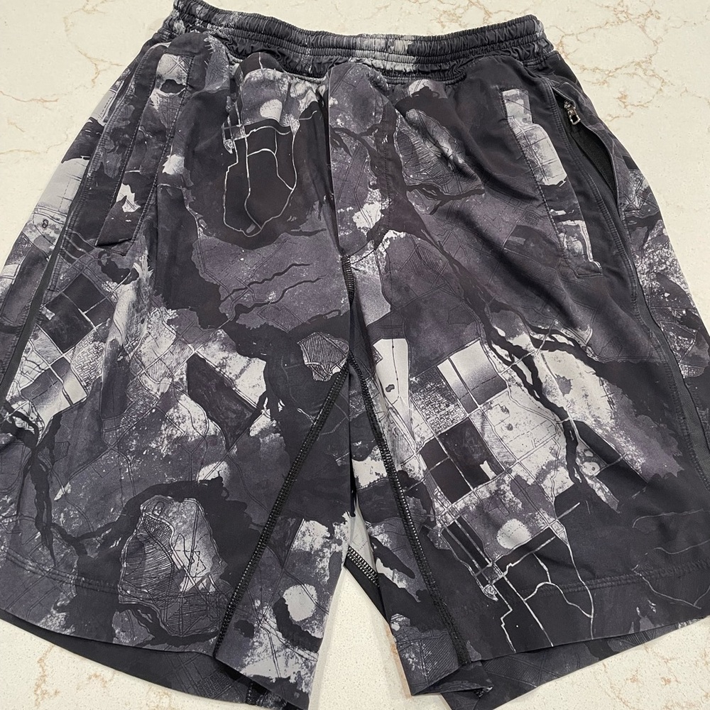 Lululemon Men’s Pacebreaker - 9 inch with liner